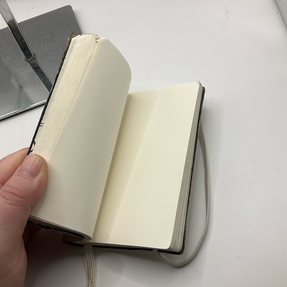 Authentic Club Monaco Pocket Book - Picture 5 of 8